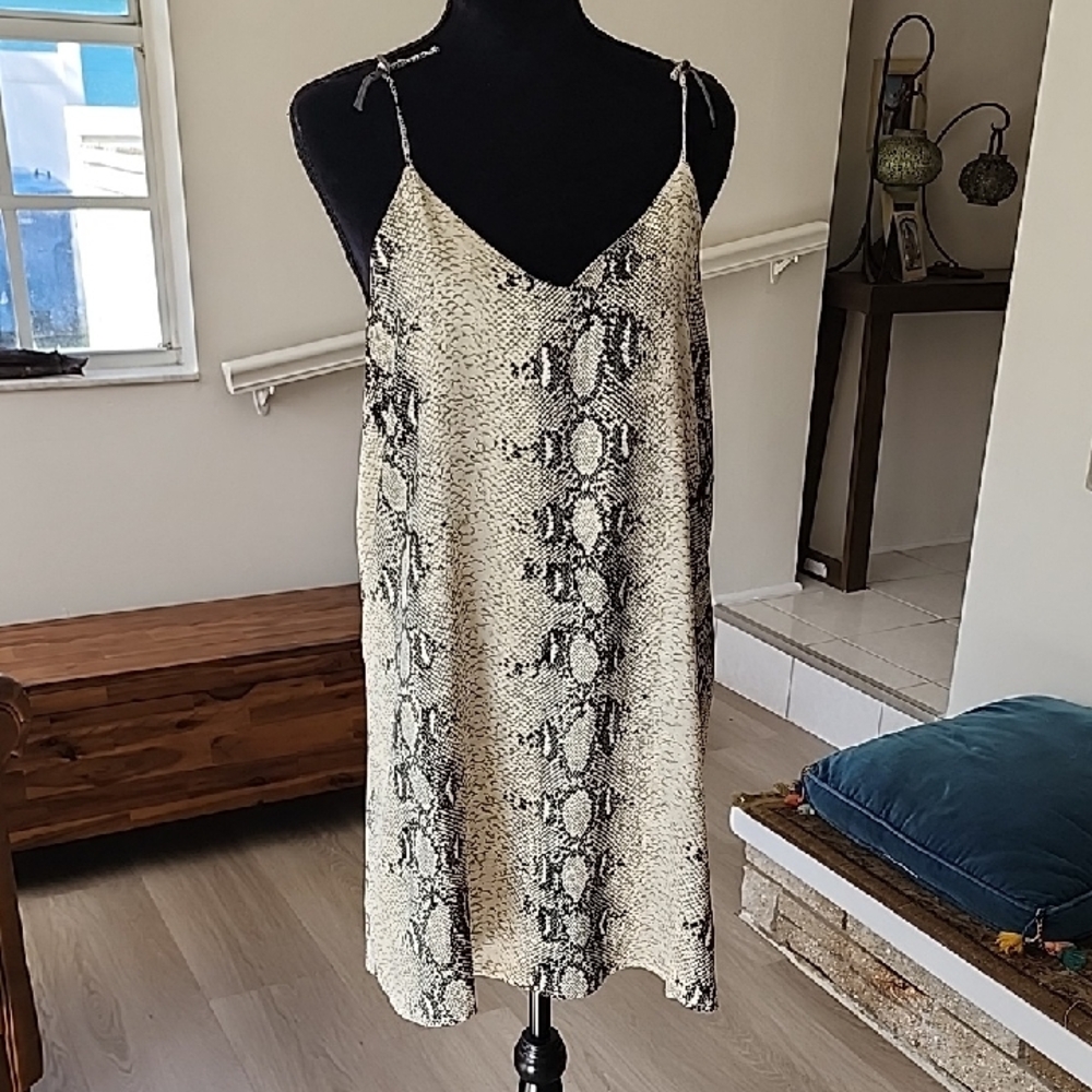 Style Rack Black Cream Grey Monochrome Snake Print Dress Size Large Viscose